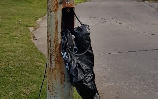 Preocupación por riesgo de electrocución en el circuito aeróbico de 32 y camino Antártida Argentina