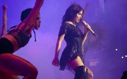 Un musical de Lali Espósito dio inicio a la edición 48va. de los Martín Fierro