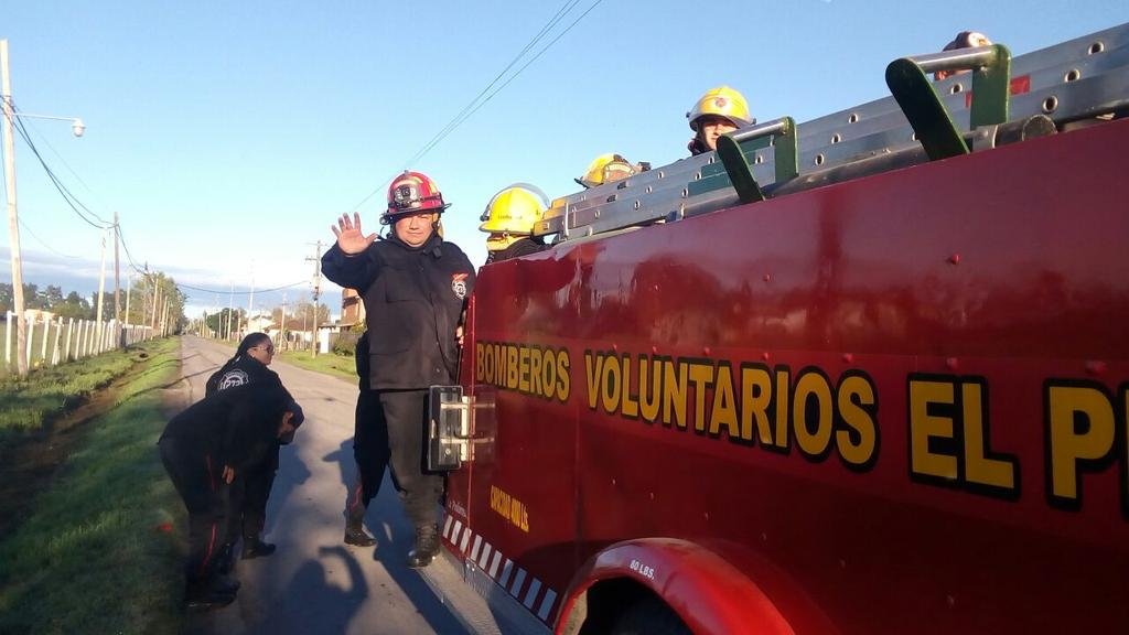 Celebración de los bomberos voluntarios del barrio El Peligro