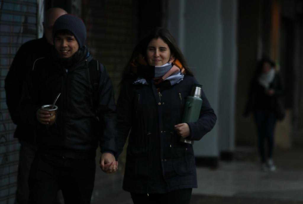 La Ciudad tiritó y el frío seguirá con intensidad durante casi toda la semana