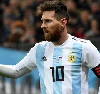 Amistoso en pantalla gigante: de Kempes a Leo Messi