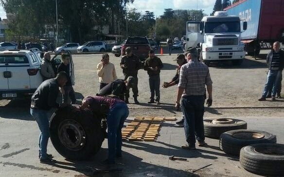 Incautaron más 500 kilos de marihuana de las ruedas de un camión