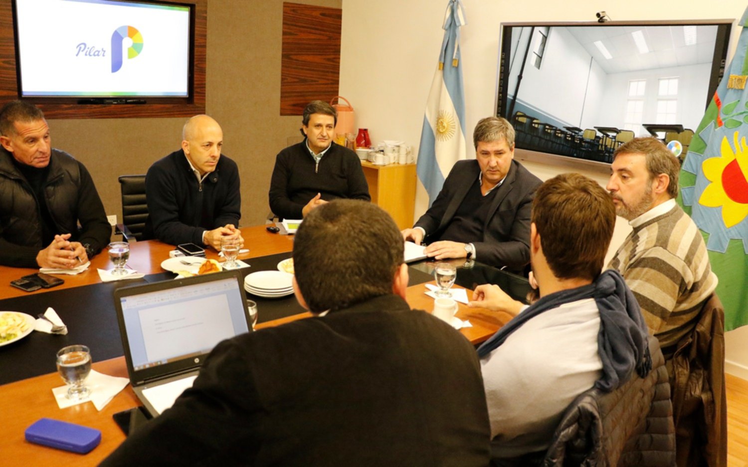 Reunión con el ministro de Infraestructura e intendentes por obras en el Río Luján
