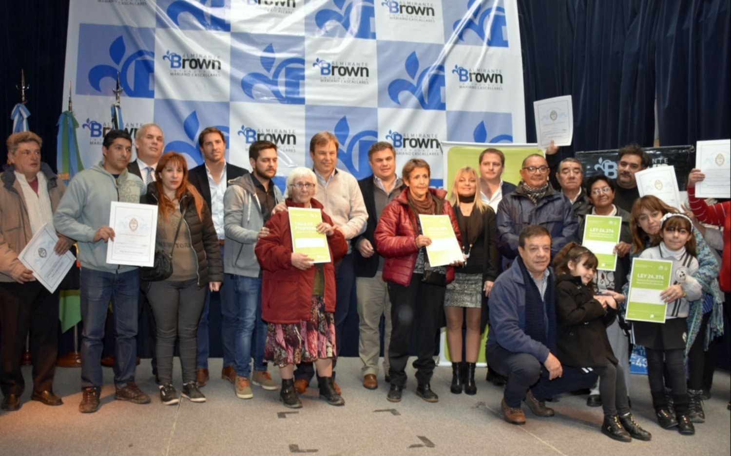 Cascallares entregó 350 nuevas escrituras a vecinos de Almirante Brown