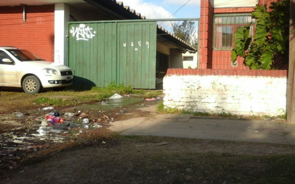 Preocupación por el estado de la vereda de la Escuela Industrial de Tolosa