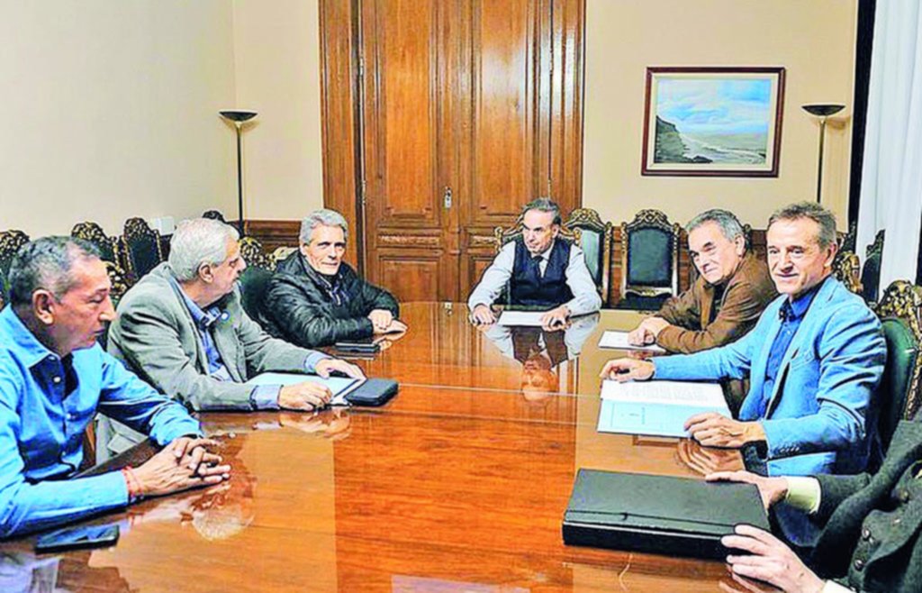 La CGT se reunió con los senadores del PJ y planea un paro para dentro de 20 días