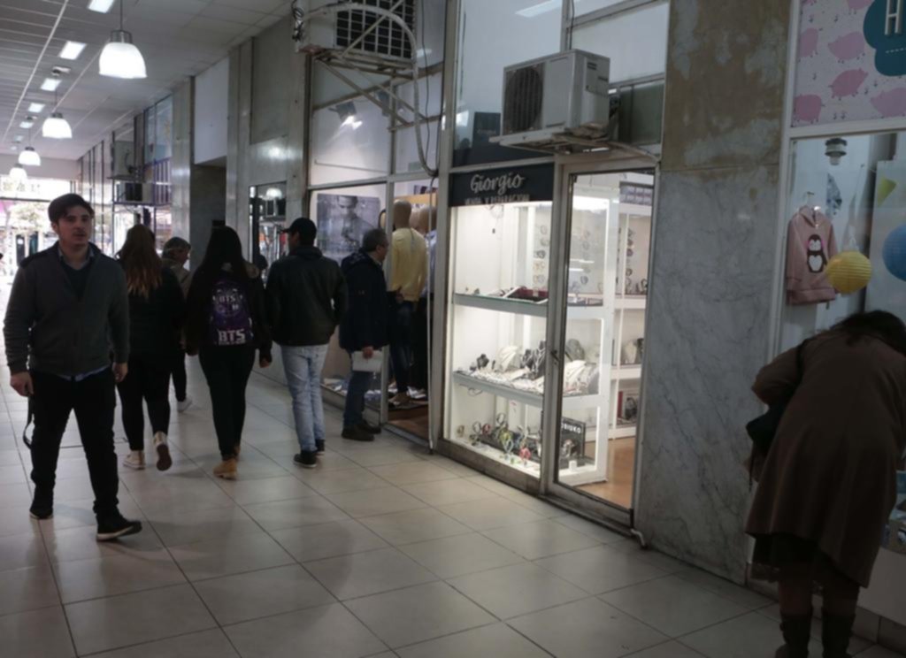 Centro: una joyería y una tienda se suman a la lista de negocios víctimas del delito