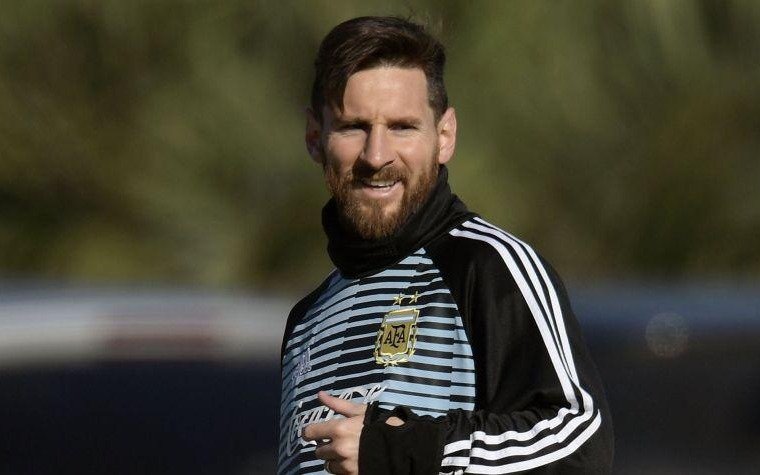 Un jugador de la Selección en la mira del Barcelona: Lo pidió Messi