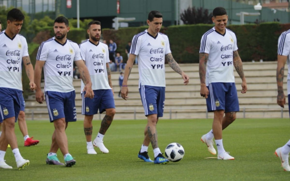 Con Rojo y Meza, Sampaoli paró un equipo tentativo de cara al debut