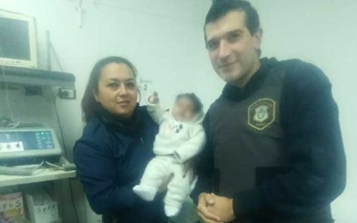 Sin corazón: abandonaron a un bebé a la  ribera de un arroyo y lo rescataron policías