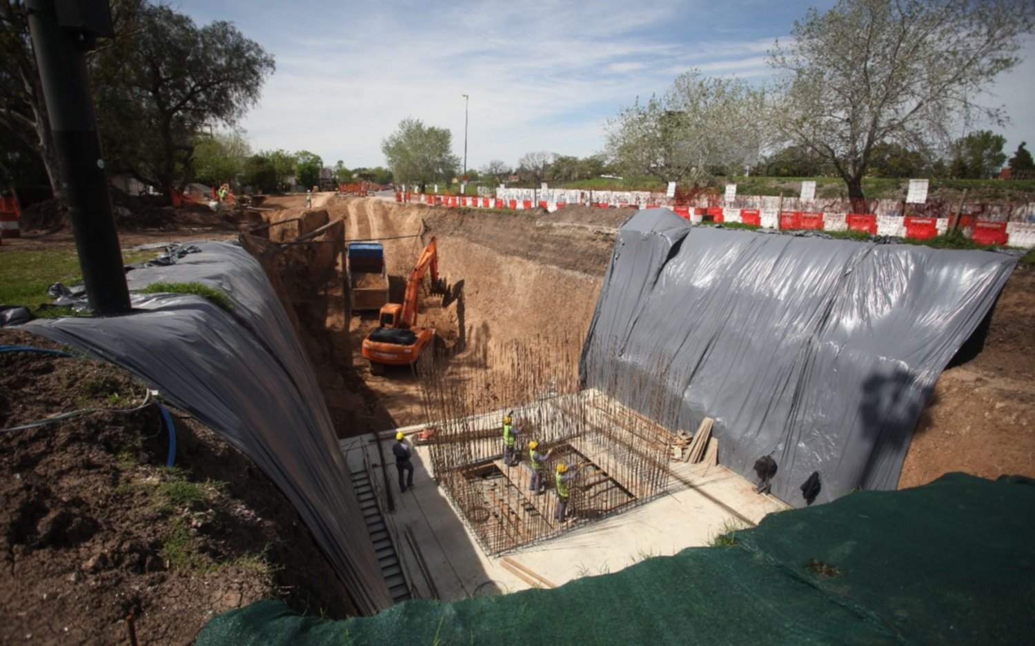 Media ciudad podría quedar sin agua el fin de semana por las obras en la Avenida 31