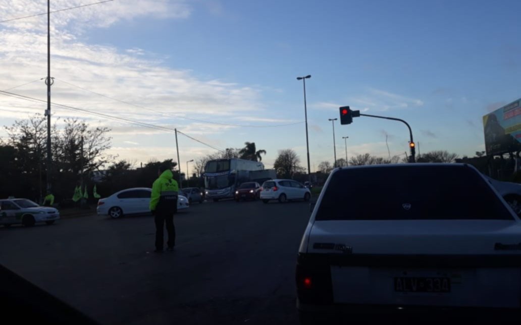 Más de 15 minutos de demora para subir a la Autopista , afirman usuarios