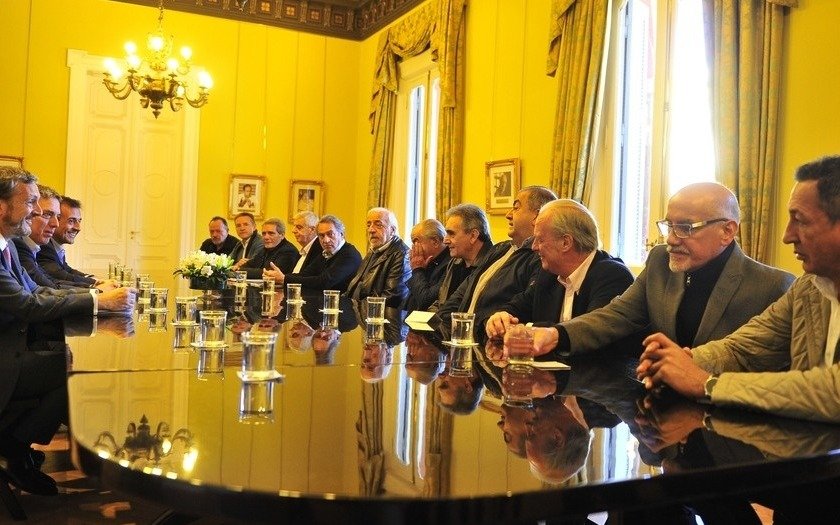 La CGT decidió pausar el paro hasta la reunión del martes con el Gobierno