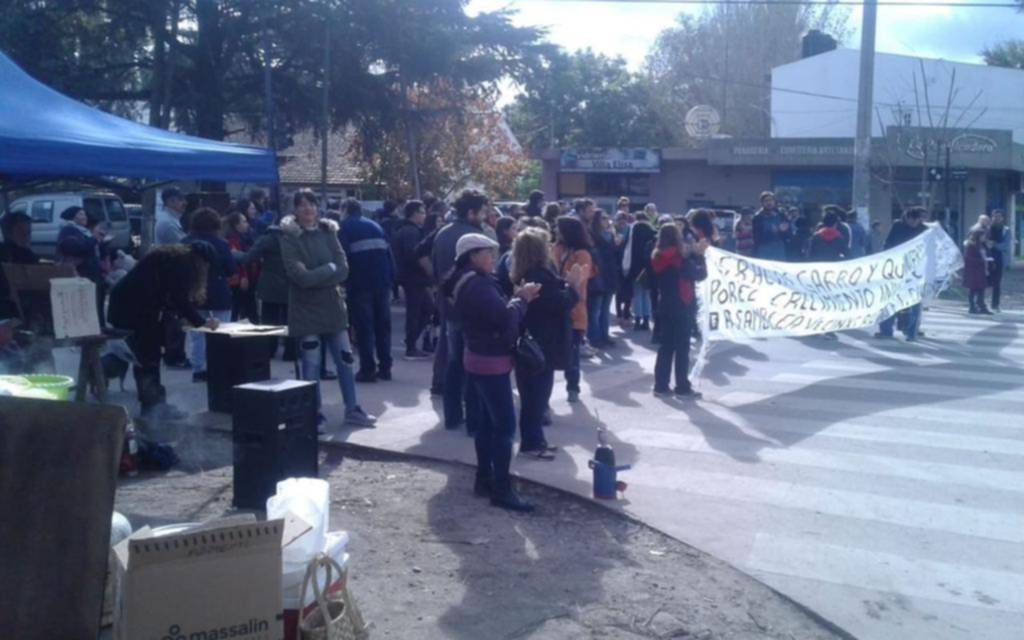 Manifestación y corte en Camino Belgrano y Arana