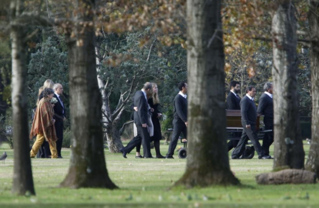 Máxima Zorreguieta despidió los restos de su hermana Inés
