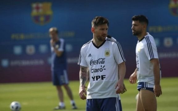 Sampaoli paró el equipo para el debut: empate entre titulares y suplentes