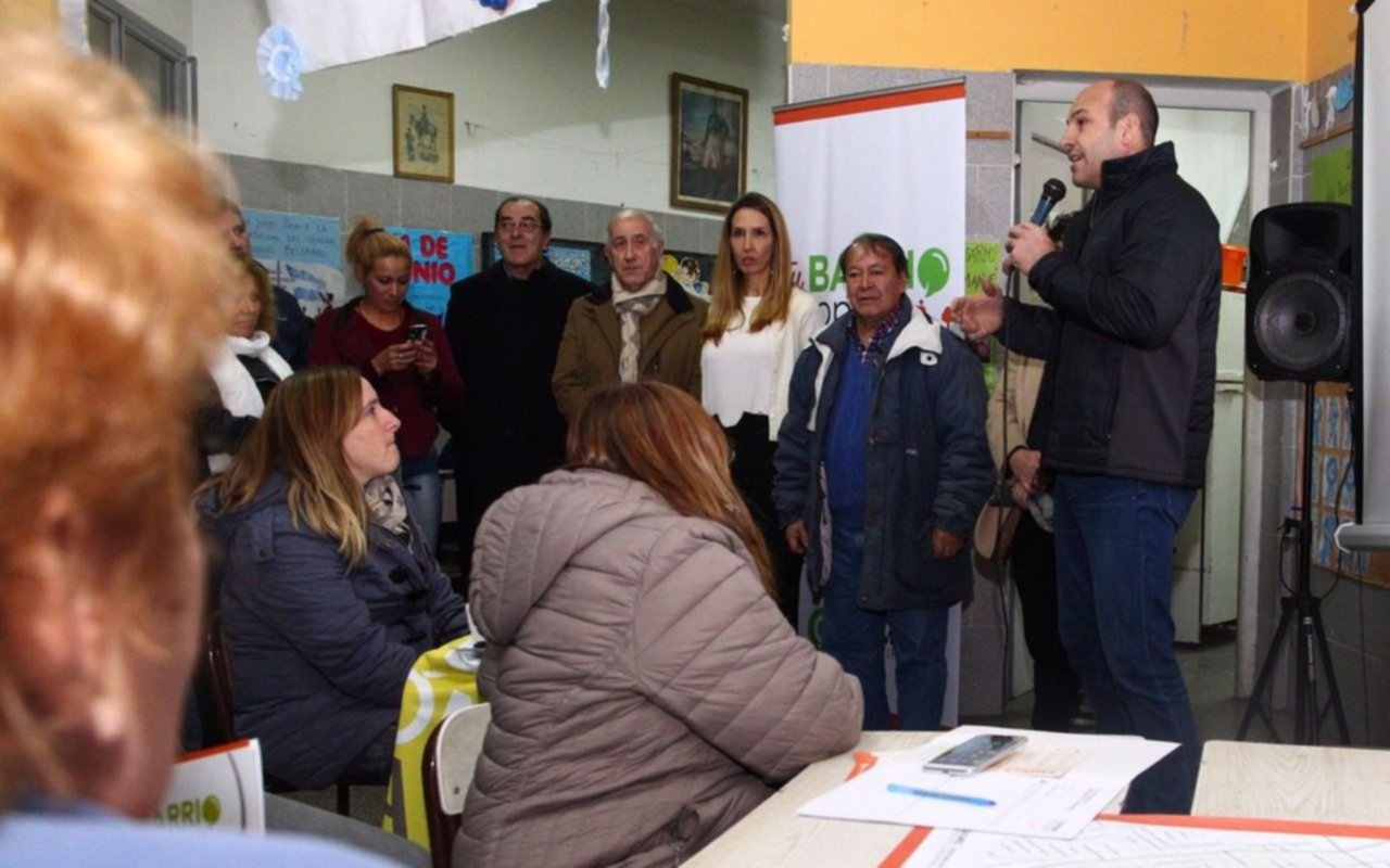 Martiniano Molina sumó a "Toty" Flores a su estrategia territorial