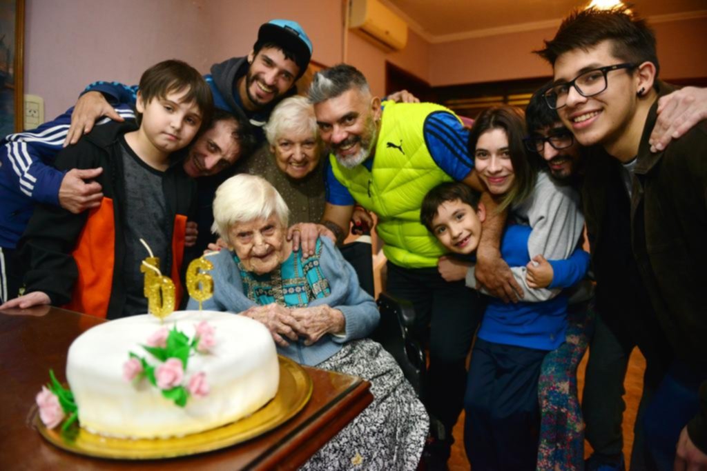 Una abuela tolosana cumplió 106 años: come de todo, no toma remedios y sigue la actualidad