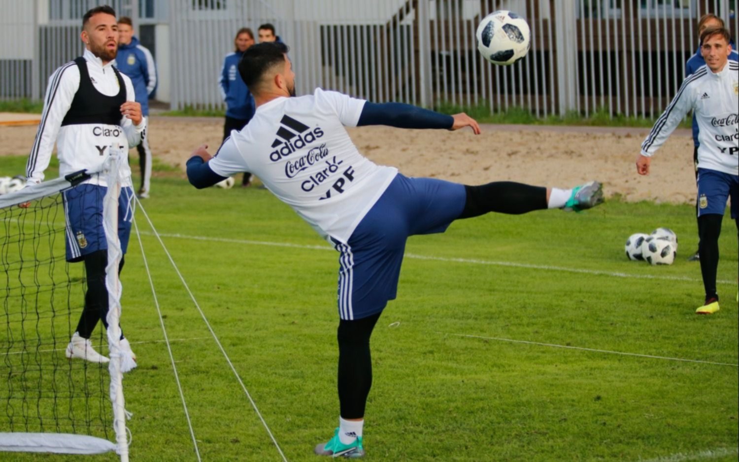 Sampaoli metió dos cambios en la práctica matutina de la Selección