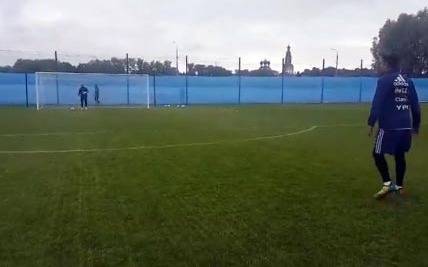 El duelo entre Dybala y Caballero: el arquero las fue a buscar todas adentro