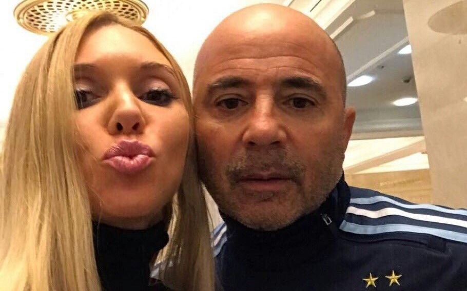 Selección: Melisia, la escultural rubia que está en boca de todos