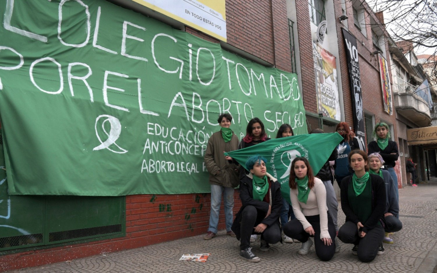 Nueve colegios porteños permanecen tomados a favor del aborto