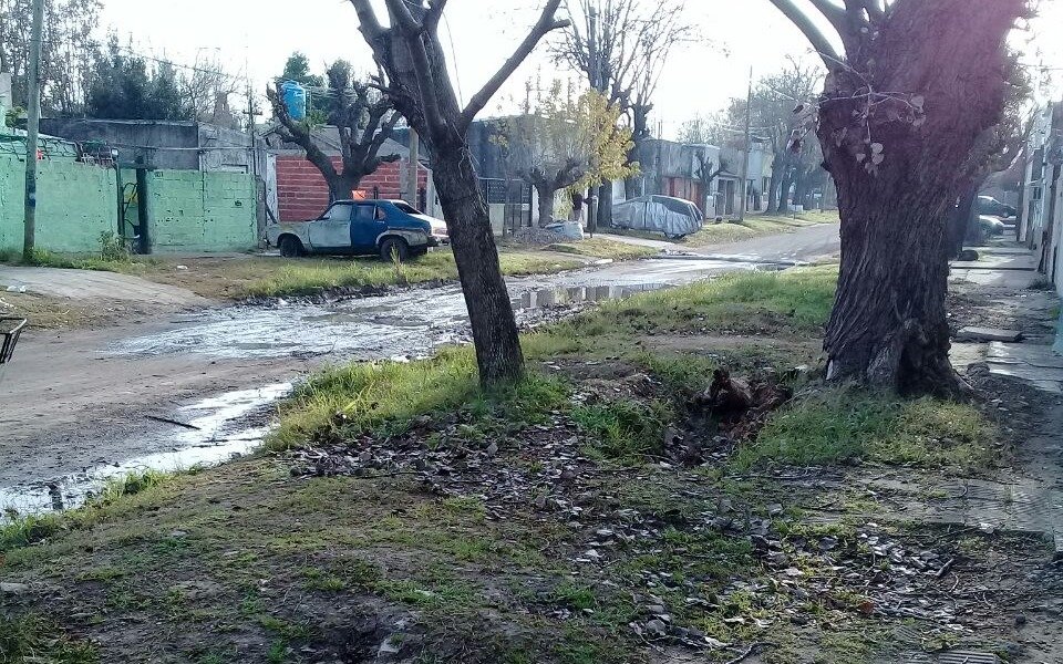 Denuncian calles destrozadas en el barrio de San Carlos