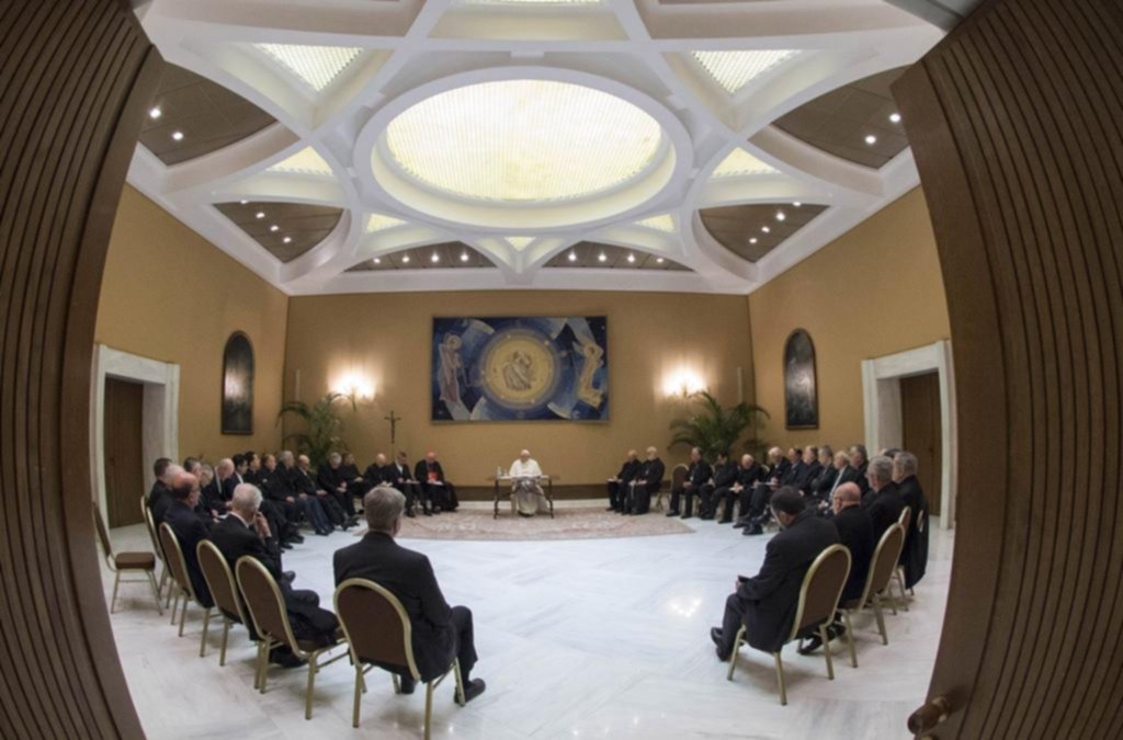 El Papa aceptó las renuncias de tres obispos chilenos por el escándalo de los abusos