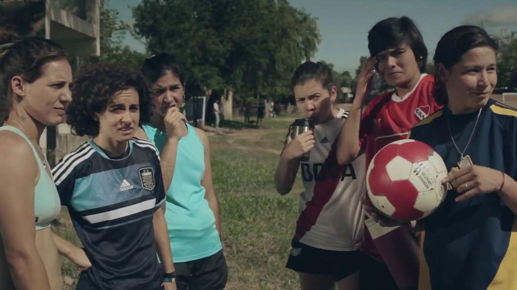 Fútbol femenino por la libertad: “Hoy partido a las 3” vuelve a la Ciudad en medio de la fiebre mundialista