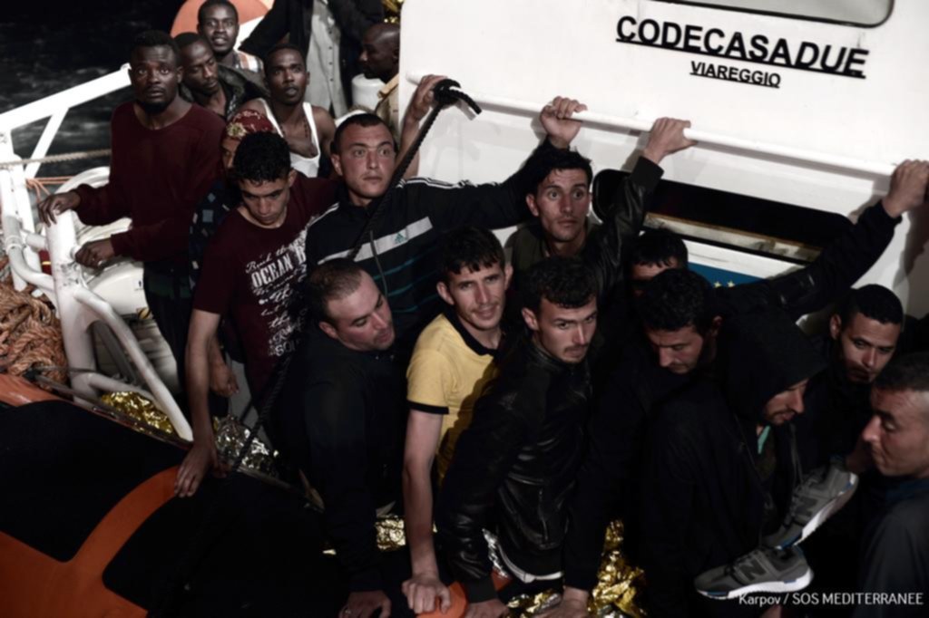 España recibirá un barco con inmigrantes a la deriva