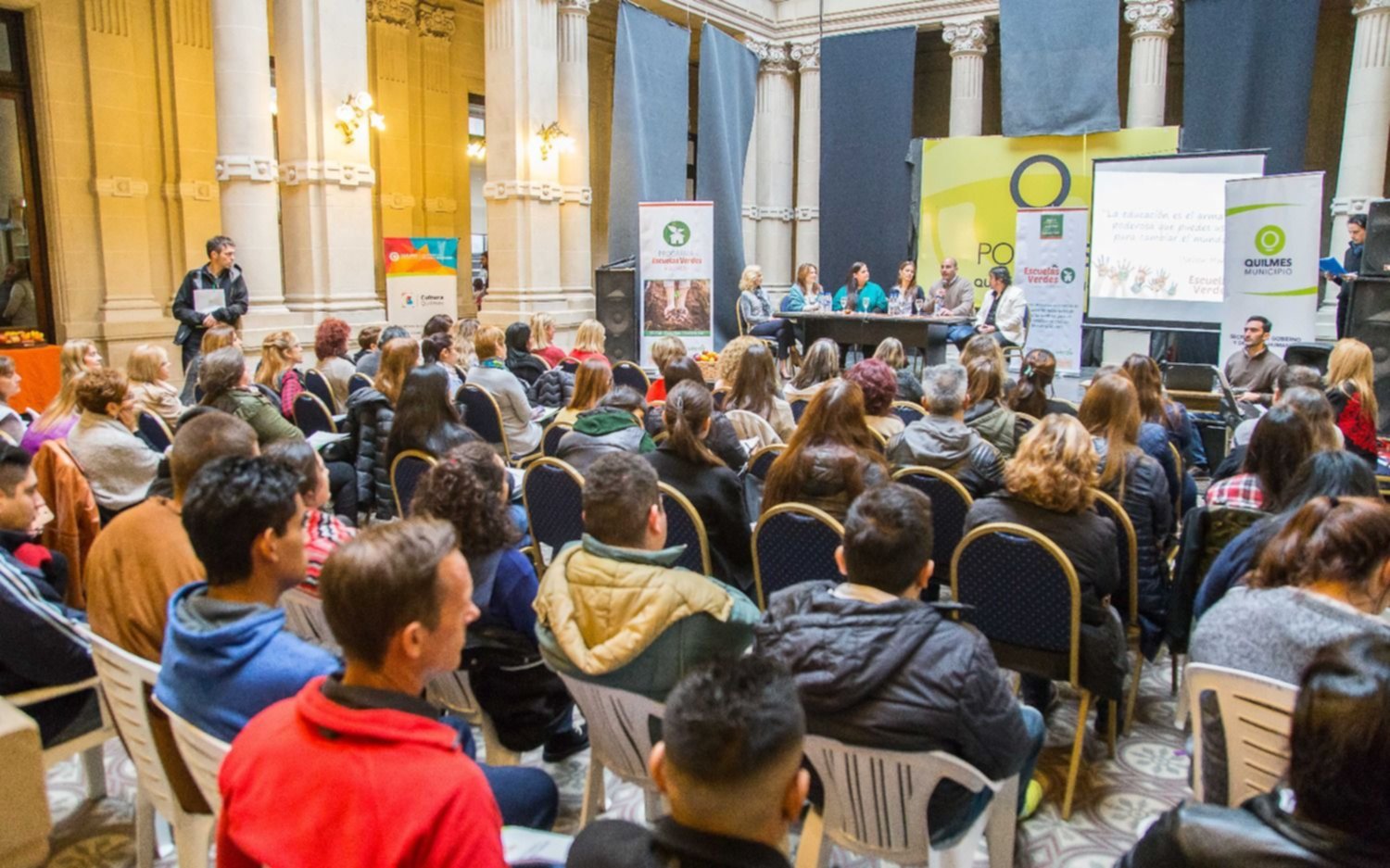 Lanzó el programa ambiental "Escuelas Verdes"