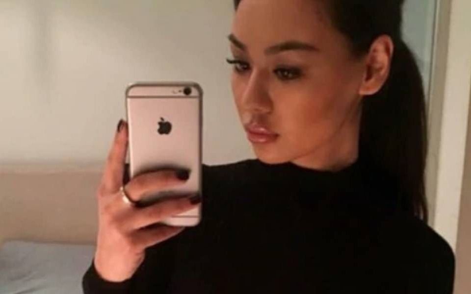 La amenazó con enviar videos sexuales a su familia y ella no lo soportó