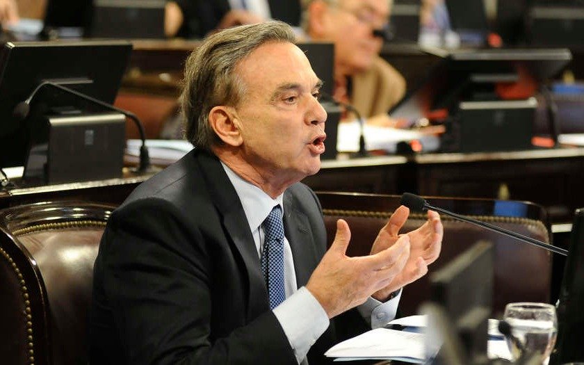 Senadores del PJ presentan proyecto para excluir Ganancias del medio aguinaldo 