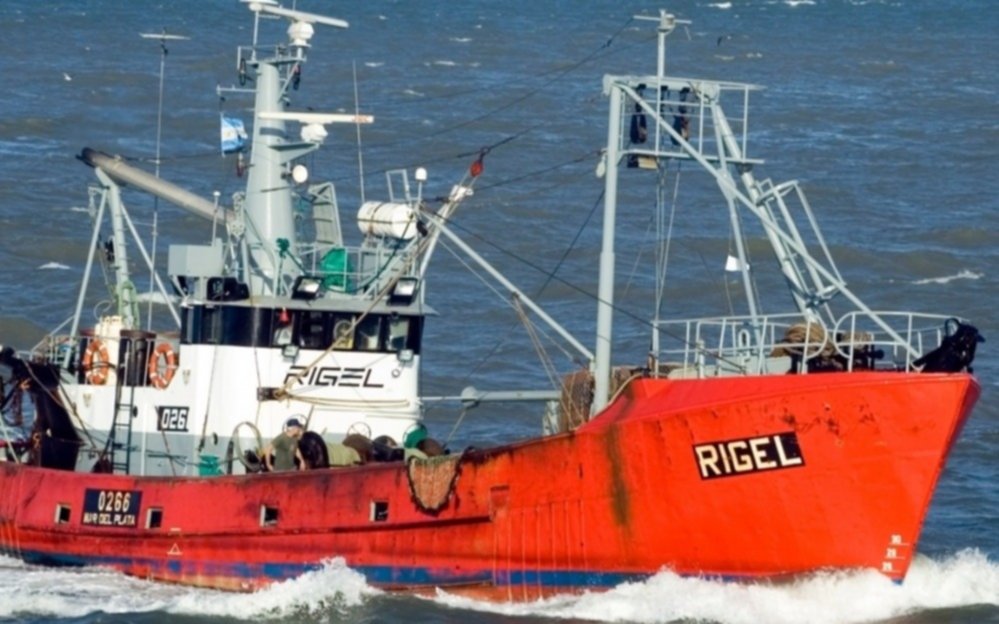 El estado del mar dificulta la búsqueda del casco del pesquero desaparecido