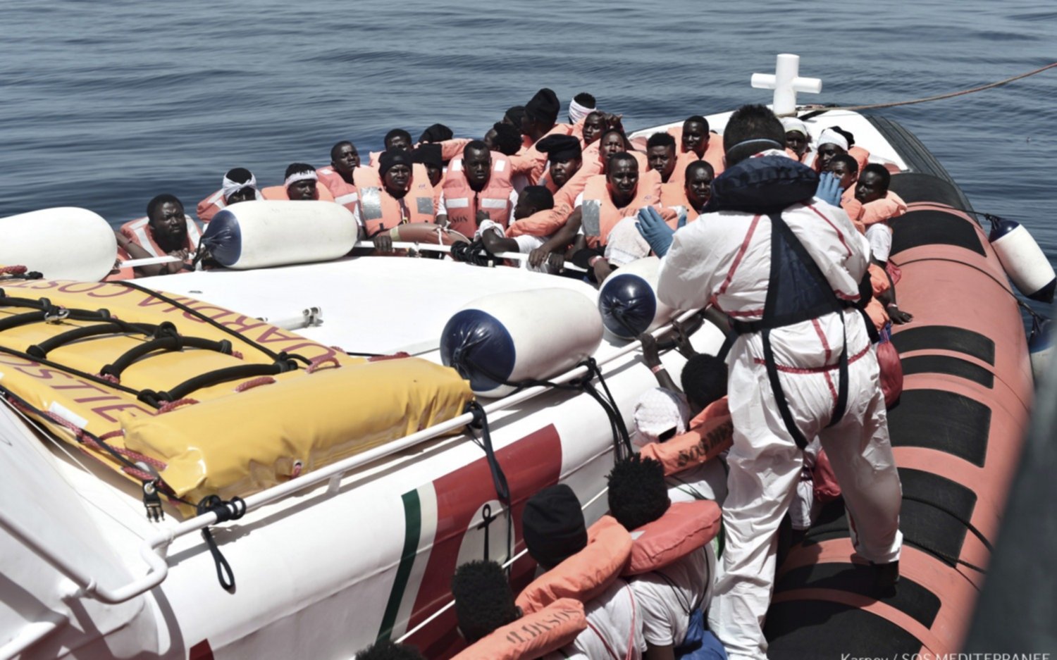 Crece la tensión diplomática entre Francia e Italia por el rechazo del barco con migrantes