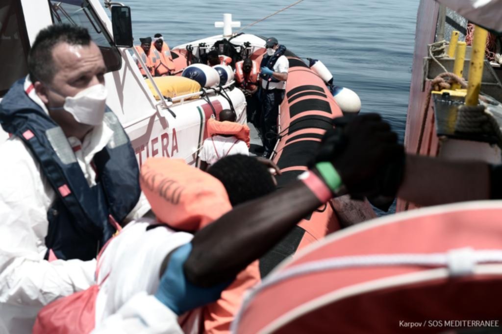 Tensión diplomática entre Italia y Francia por un barco con inmigrantes ilegales