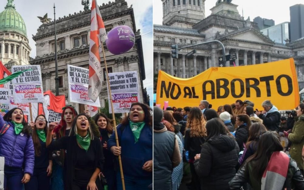 Una plaza dividida por miles y miles que marcharon a favor y en contra del aborto
