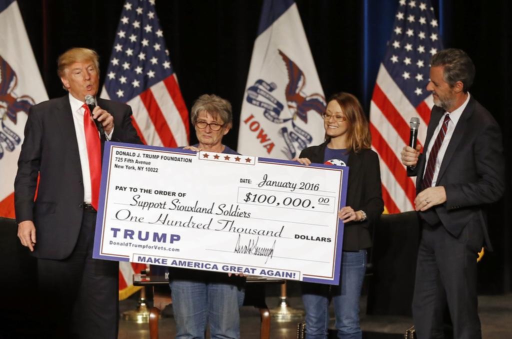 Acusan a Trump de utilizar su fundación en beneficio propio