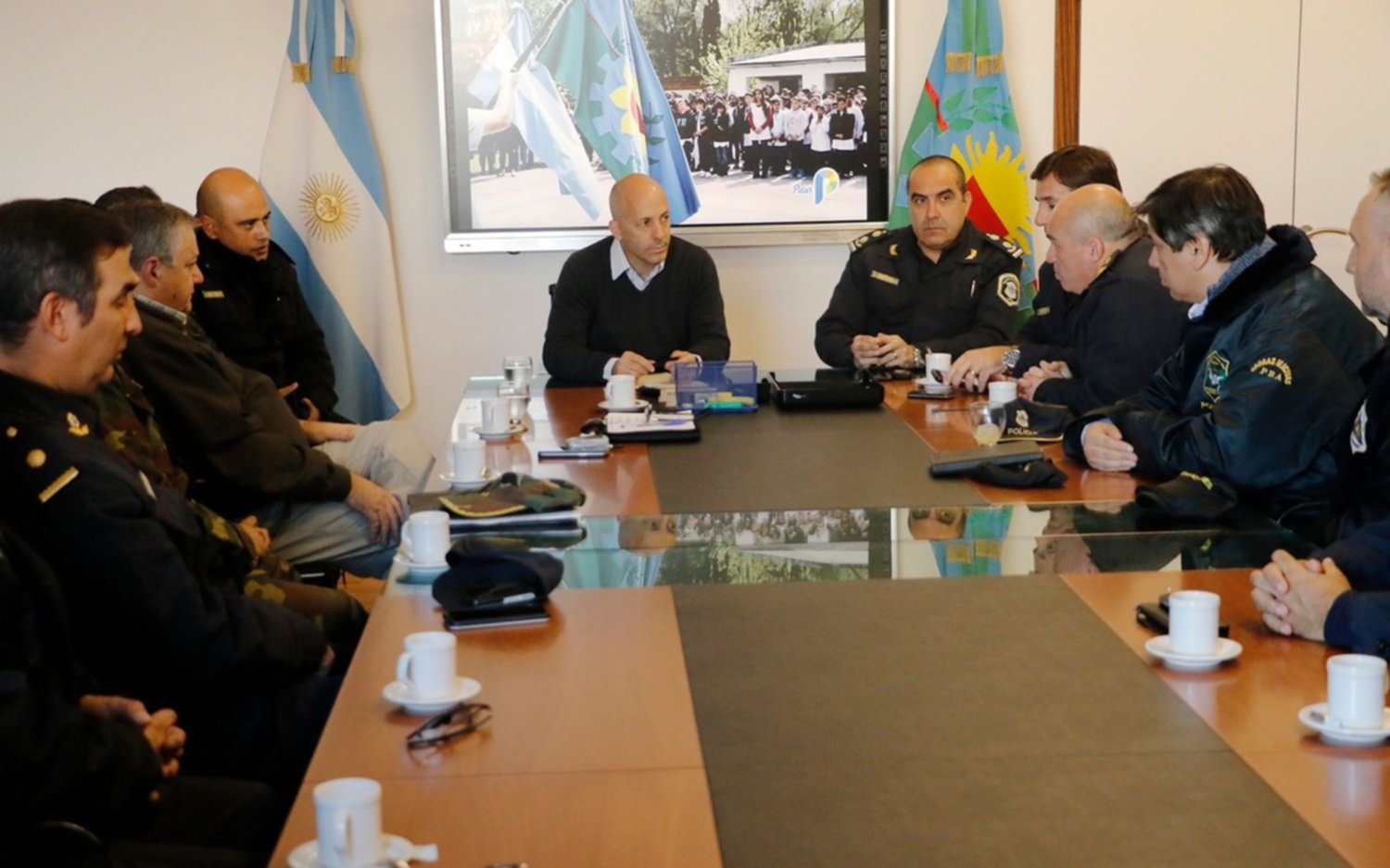 Ducoté recibió a autoridades policiales en el Municipio 
