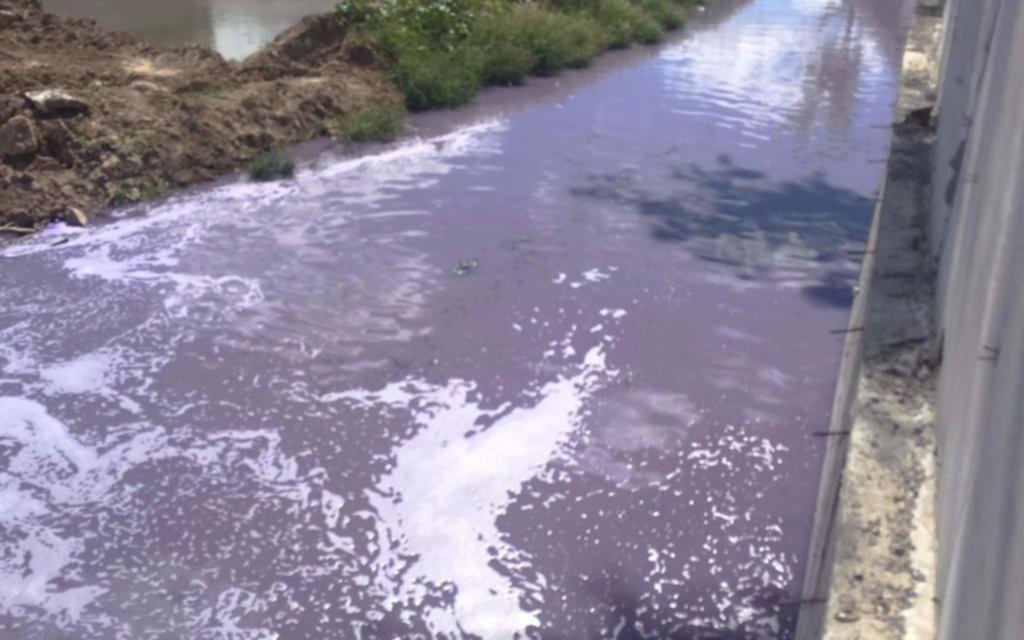 Sancionan a papelera por el vuelco de líquidos en el arroyo El Gato