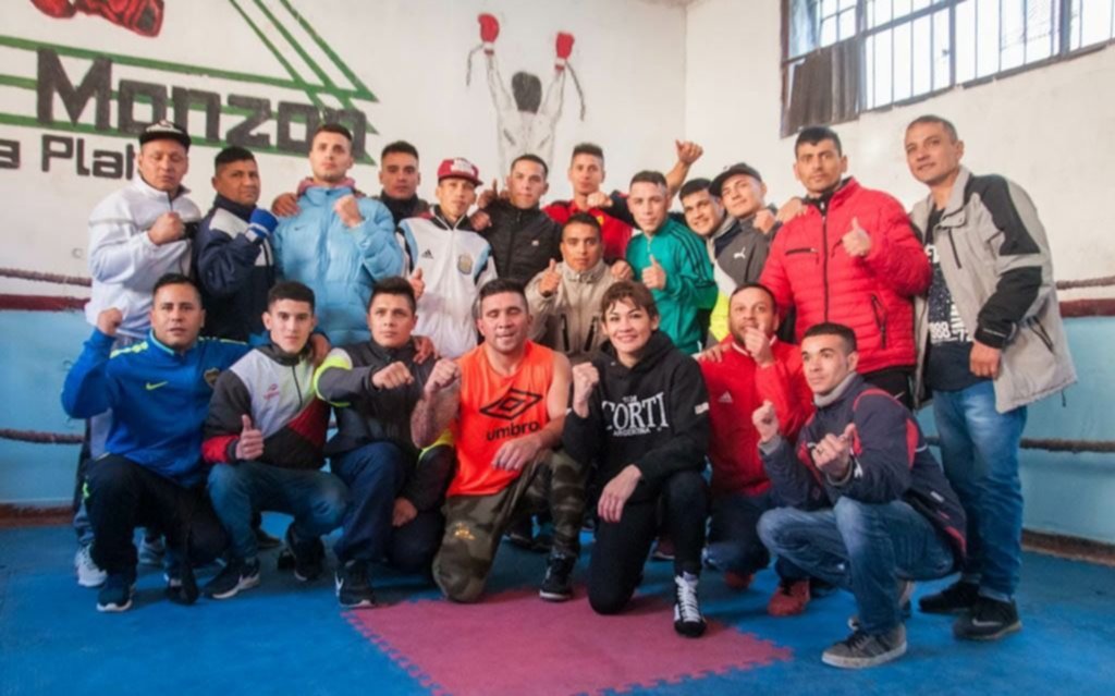 "La Tigresa" Acuña encabezó una exhibición de boxeo en una cárcel de La Plata