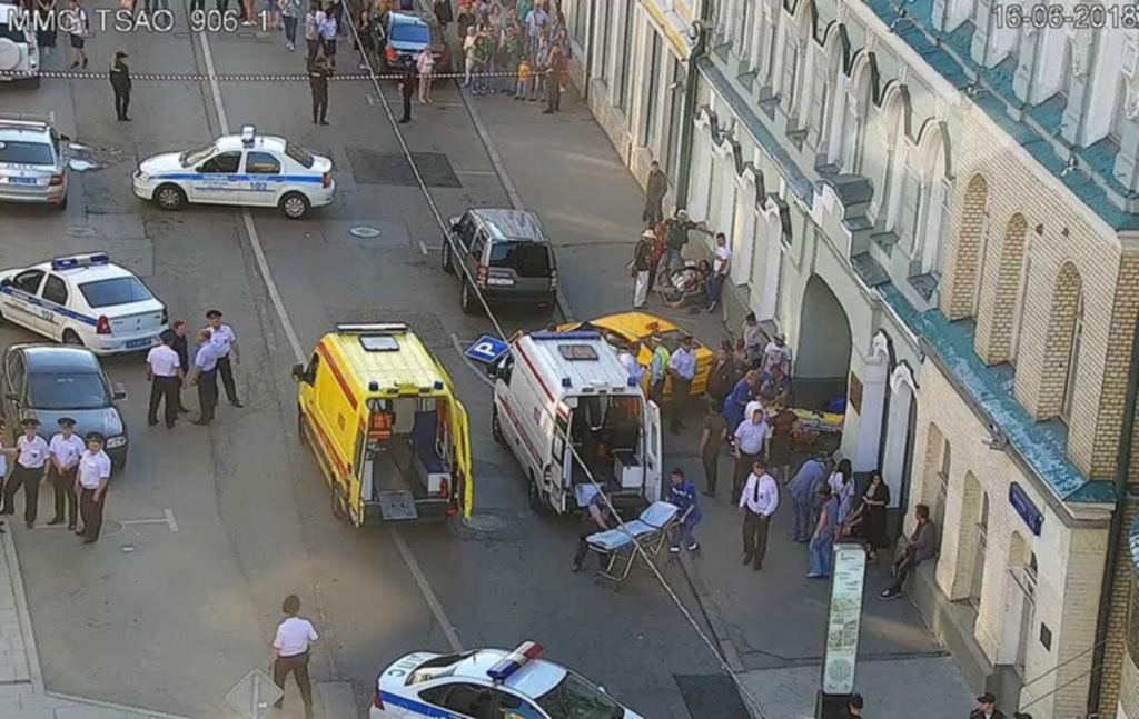 Un taxi atropelló a siete personas en Moscú, pero descartaron un atentado