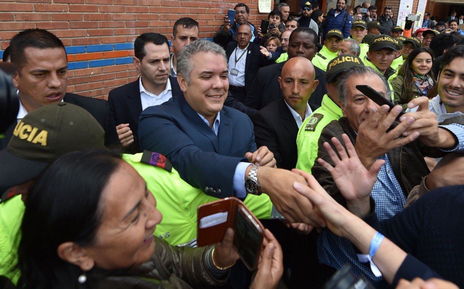 Duque se impuso en las elecciones y será el sucesor de Santos en Colombia