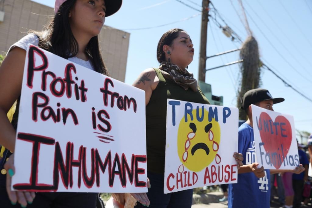 Todos contra Trump por su dura política migratoria que separa a niños de sus familias