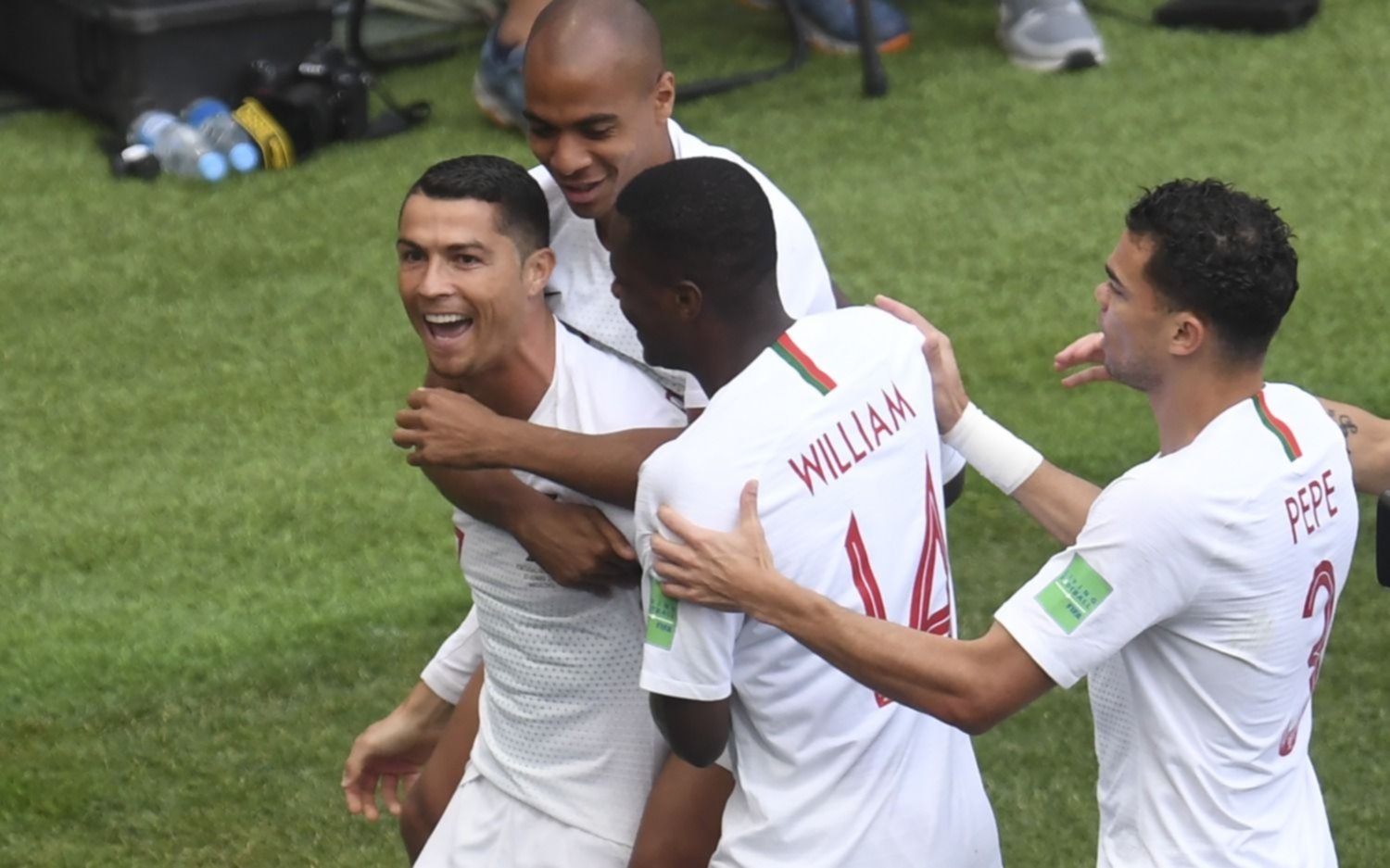 Ronaldo la mete de todas las formas y Portugal venció a Marruecos
