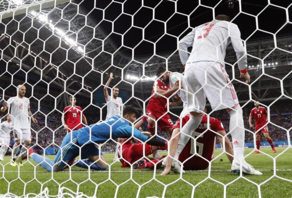 España transpiró la “gota gorda” para vencer a Irán y alcanzar el primer éxito en el Mundial