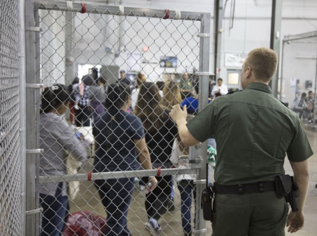 Trump cede y pone fin a la separación de los niños de sus padres inmigrantes