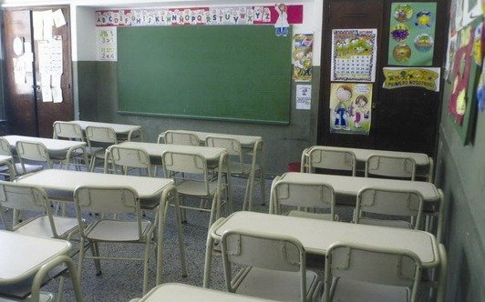 Preocupación por una escuela de La Franja que tiene una deuda millonaria