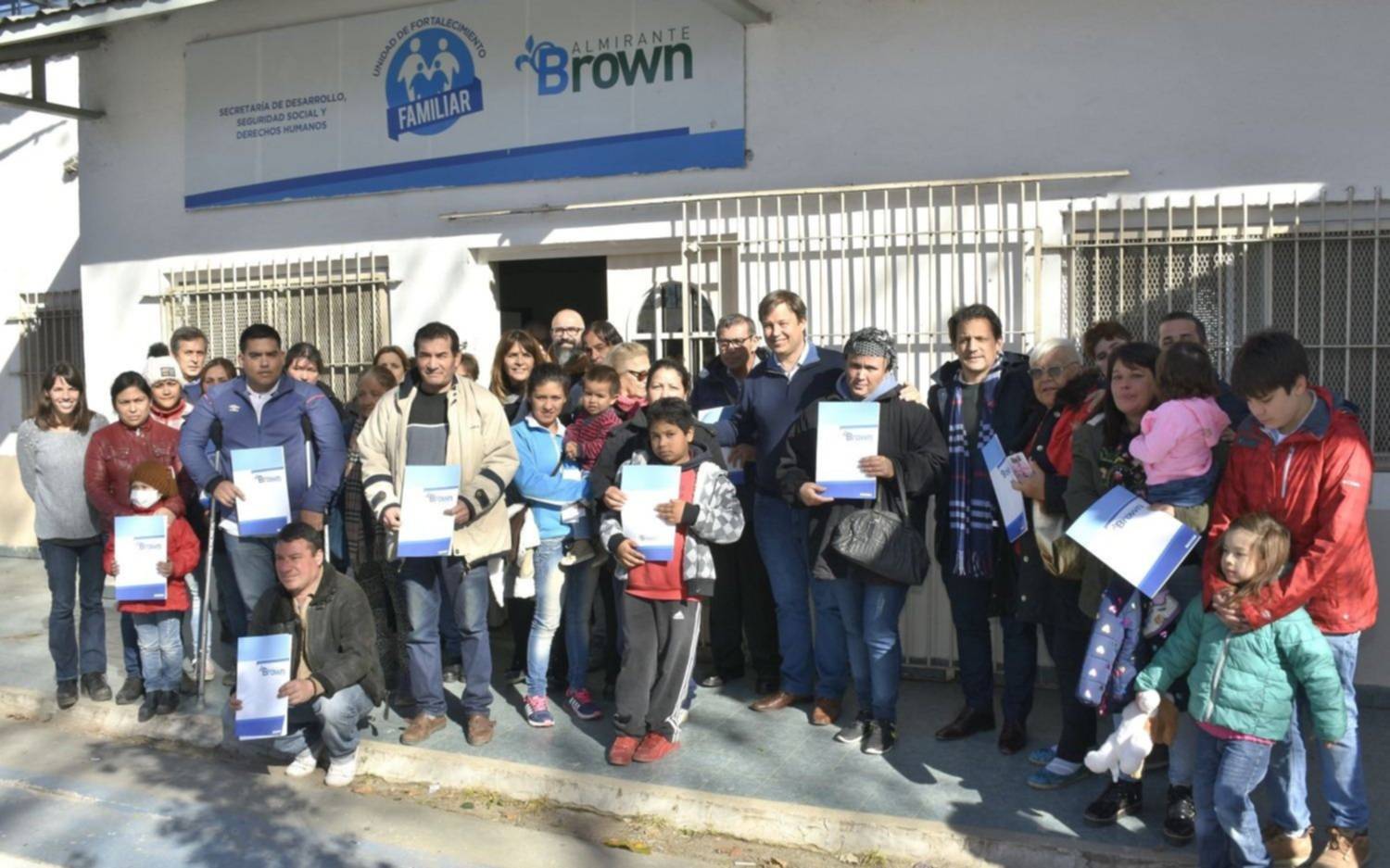 Cascallares entregó subsidios a 24 familias en situación de vulnerabilidad
