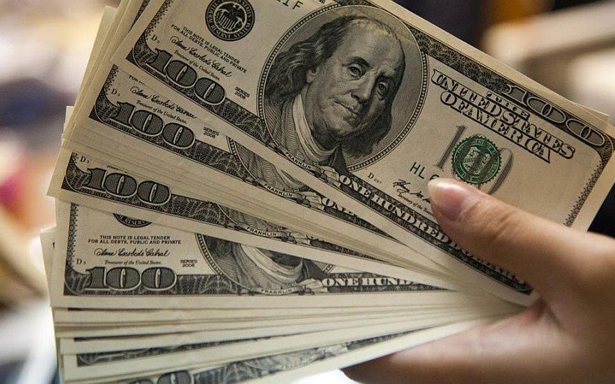 El dólar cayó 27 centavos tras la primera intervención con fondos del FMI
